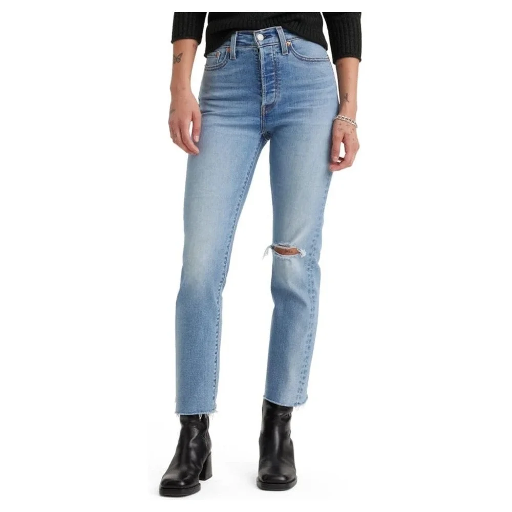 NWT Levi's Wedgie Straight High Rise Light Wash Jeans 26x28‎ – Size 26